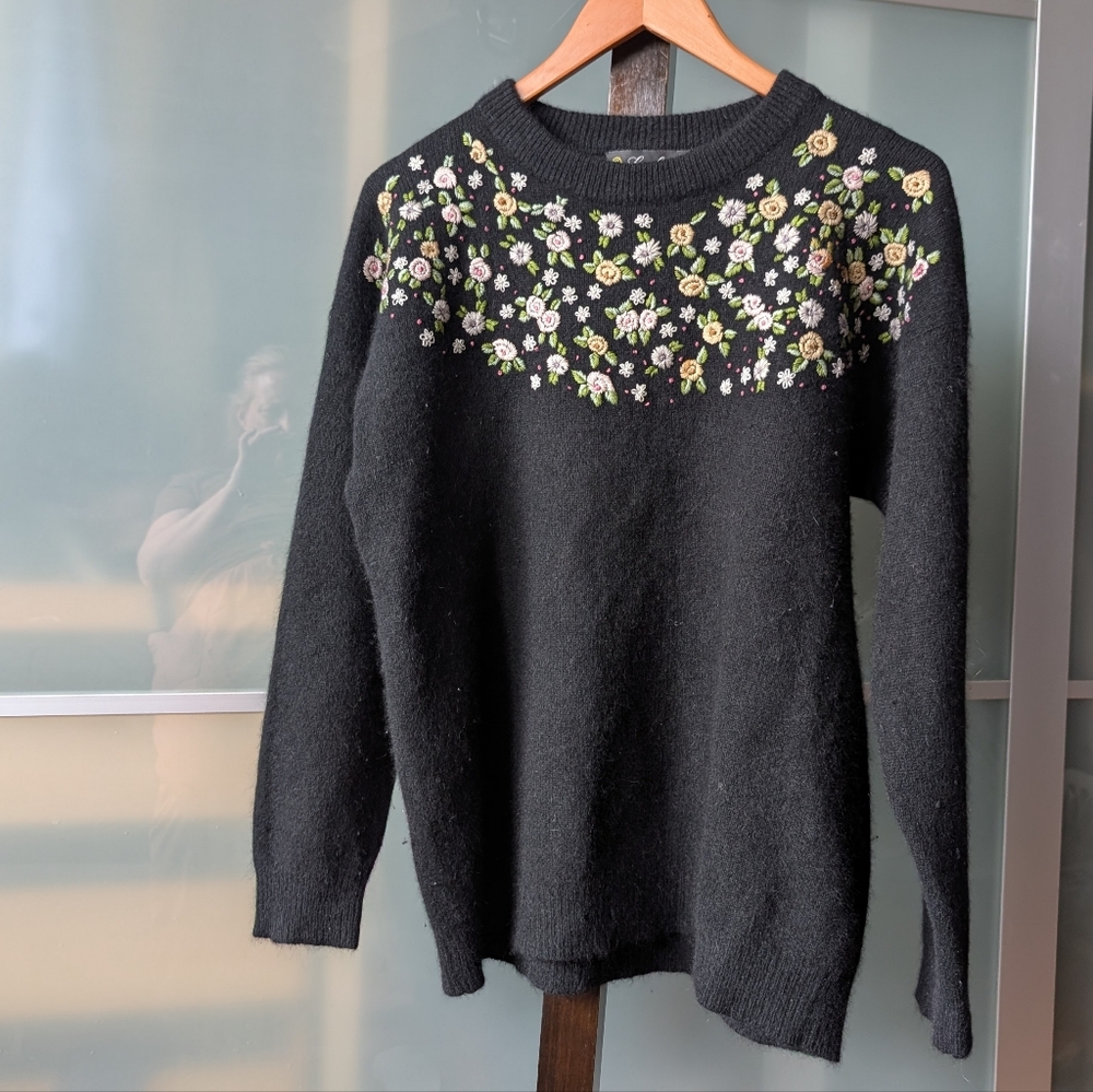 ๐ผ Vintage Sanhuan Black Floral Sweater With Embroidered Flowers - Medium - Picture 2 of 12